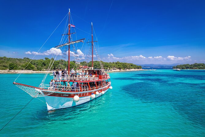 All-Inclusive Blue Lagoon & 3 Island Boat Tour with Food & Drinks - Getting To Obala Lazareta And Settling On The Boat