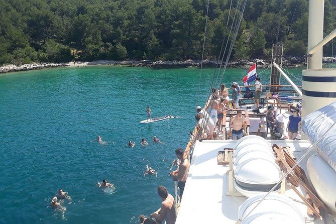 All Inclusive Brac and Solta islands swimming cruise - Stop on Šolta: Stomorska port town + a beach near the dock