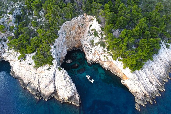 Bespoke private boat tour from Split & Trogir with a local expert - Boat Choice Guide: 22-ft, Speedboat, or a 33-ft Saxdor Yacht