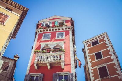 Best of Istria: Amphitheater Pula + Rovinj + Hum Tour - Rovinj: Mediterranean Looks, Coastal Time Sinks, and the Healthy-Town Story