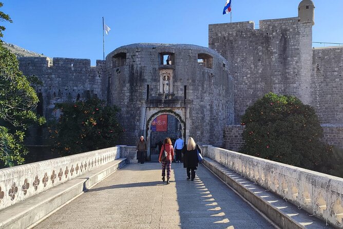Beyond the Walls: A Historical Dubrovnik Audio Tour - Luža Square Clock Tower: The Sound of the City Center