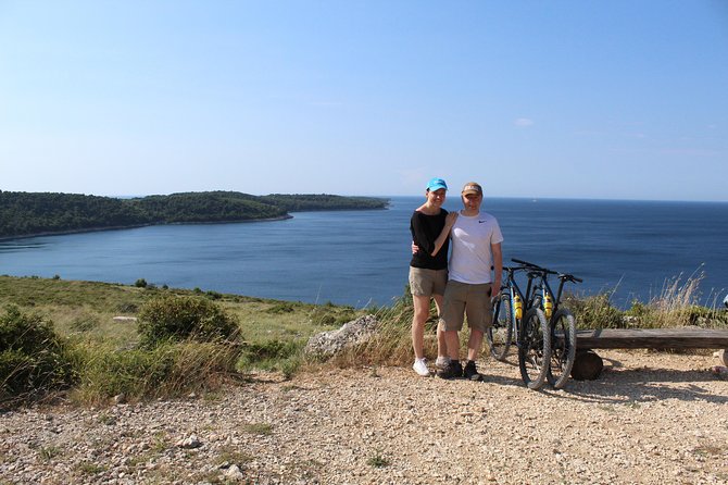 Bike Experience through Kamenjak - Getting set up: MTB quality, helmet fit, and how pacing works