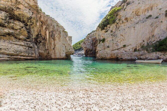 Blue Cave, Blue Lagoon, Pakleni Islands Group boat tour from Hvar - Palmižana (Vinogradišce Bay): Lunch Options and Beach-Bar Time