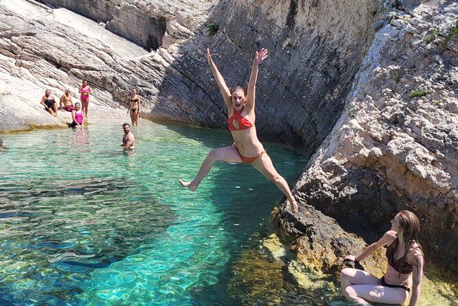 Blue Cave & Hvar, 5 Islands Speedboat with Luxury Seats in Shade - Onboard vibe: shade, Bluetooth music, and captains who set the tone