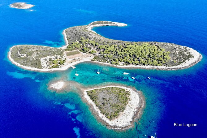 Blue cave, Mamma Mia and Hvar, 5 islands speedboat tour - Safety and comfort: life jackets, wind jackets, and bumpy waves