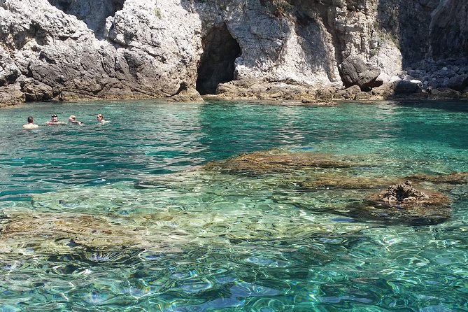 BLUE CAVE private speedboat tour with drinks - Drinks on board: what’s included and how it works for adults