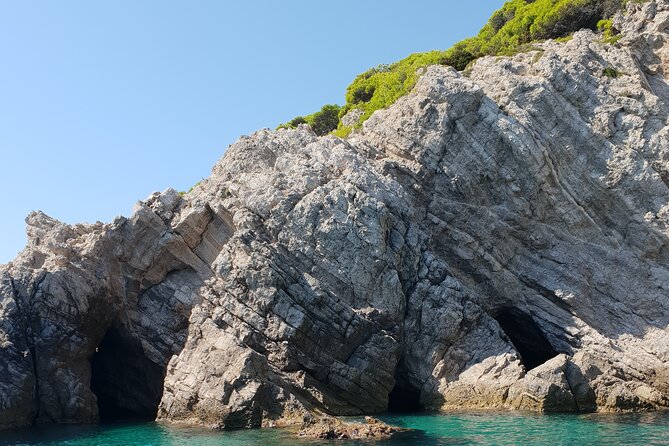 Blue cave tour - 4 caves and sandy beach - The 4-Hour Route: Blue Cave, Three Sisters, and Sunj Beach