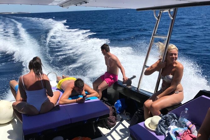 Blue cave tour with speed boat from town Hvar - Budikovac Island: a quiet warm-up on Vis