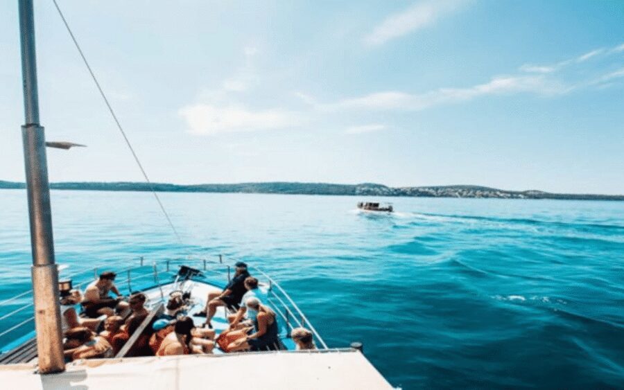 Blue Lagoon Boat Tour from Trogir with Lunch and Drinks - Cruise to Blue Lagoon (12:00–12:45): lunch on the move