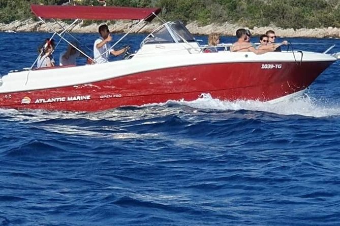 "Blue Lagoon" Half day Chill out tour from Split - Maslinica on the route back: a quiet add-on that breaks up travel