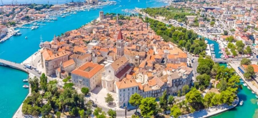 Blue Lagoon- Half day tour with comfortable speed boat - Trogir UNESCO old town: short time, real architecture and museums