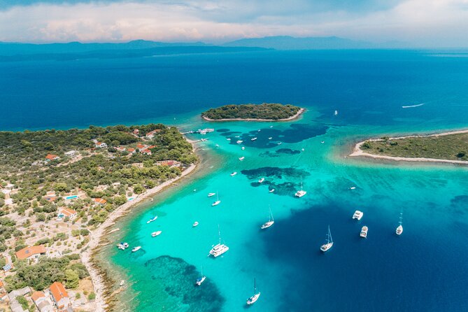 Blue Lagoon, Shipwreck, and Trogir with Lunch and Drink - Food and Drinks on Board: The Part That Feels Like Good Hosting