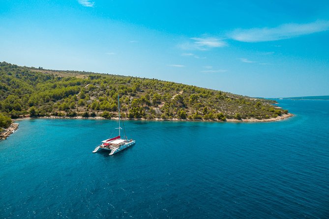 Blue Lagoon, Trogir & Čiovo catamaran tour with Food and Drinks - Drinks and food: the real value factor on this tour