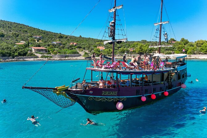 Blue Lagoon & Underwater Museum from Split with Lunch & Drinks - Pirate Boat Morning in Split: getting the best spot on the deck