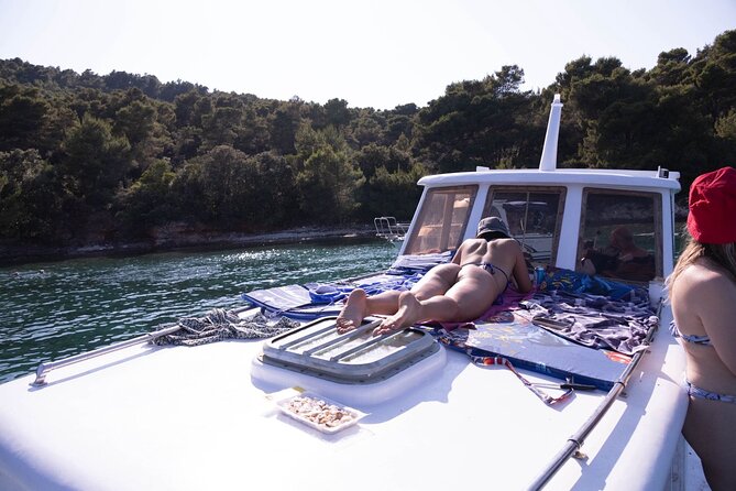 Boat rides through Zadar Archipelago - Galevac stop: settling in on the route and making your second time ashore count
