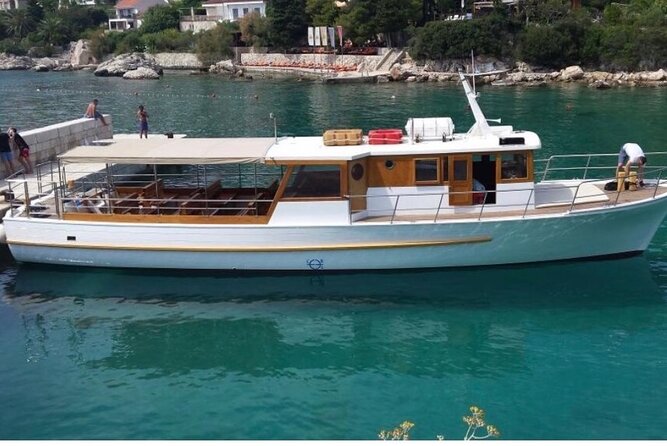 Boat Tour at Delfina Hvar - Stop 1: Hvar’s South Coast and the Red Rocks Swim