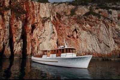 Boat Tour at Delfina Hvar - Meeting at Riva 5 and What 11:30am Means for Your Day