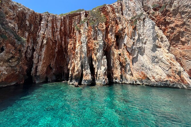 Boat Tour at Delfina Hvar - On-Board Comfort: Shade, Bathroom, and Drink Rules