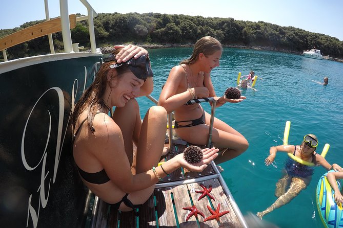 Boat tour swimming snorkeling south Istria Kamenjak Premantura - The boat and the hosts: handcrafted comfort with local context