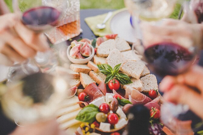 Buje: Authentic Istrian family farm, guided walk, foods & wine - The orchard and olive grove walk: 31 varieties and harvest tradition