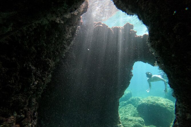 Cave exploring by kayak - Guides and small groups: what “good organization” looks like here