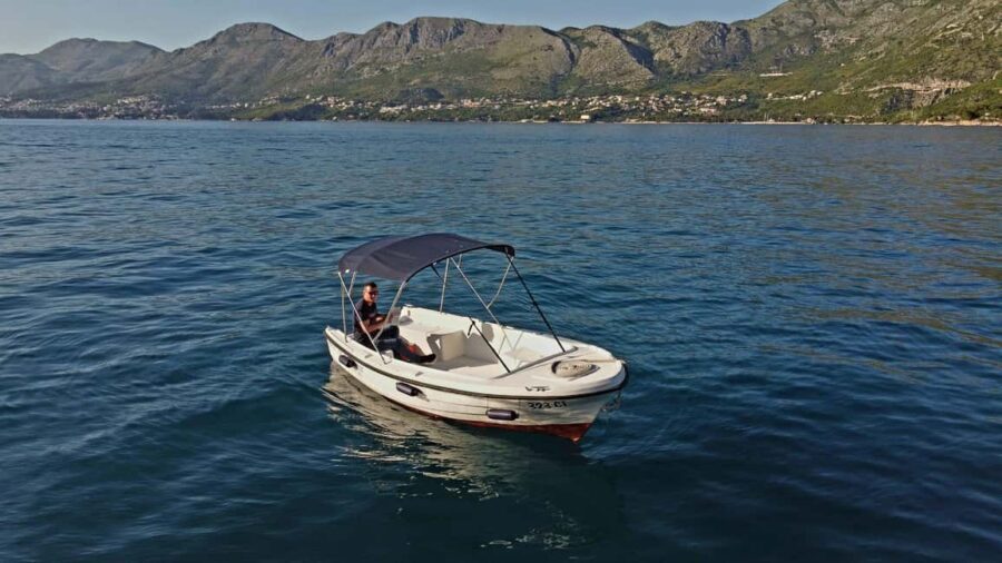Cavtat: Boat Rental - VEN 501 With a 5HP Yamaha: What Self-Drive Means in Practice