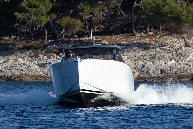 Colnago 45 - Luxury Private Speedboat Tours - Why a Colnago 45 private speedboat works from Hvar