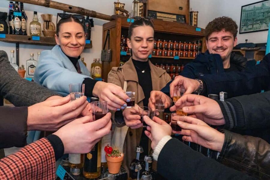 Crobites - Zagreb's first free gastro tour - Dolac Market: Where the Čvarci and Sour-Cream Cheese Begin