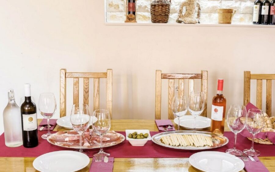 Dalmatian Delights: Food & Wine Tour from Split or Trogir - The three-course Dalmatian dinner: what’s actually on the table