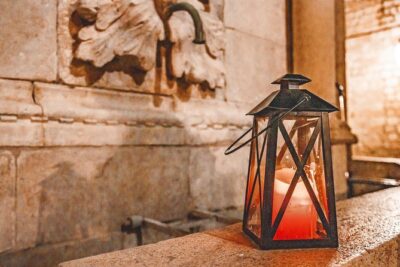 Dark Tales of the Old Town - The “main sights first, then the shadows” route