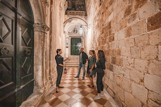 Dark Tales of the Old Town - Rector’s Palace: ending in front of power