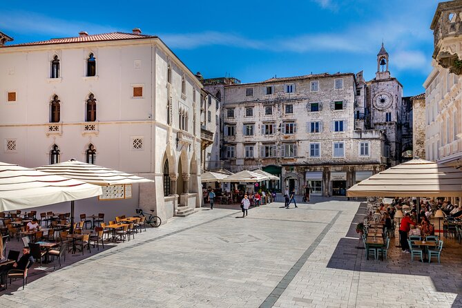 Diocletian's Palace Small Group Tour in Split - Vestibulum: The Palace’s Shape You Feel Instantly