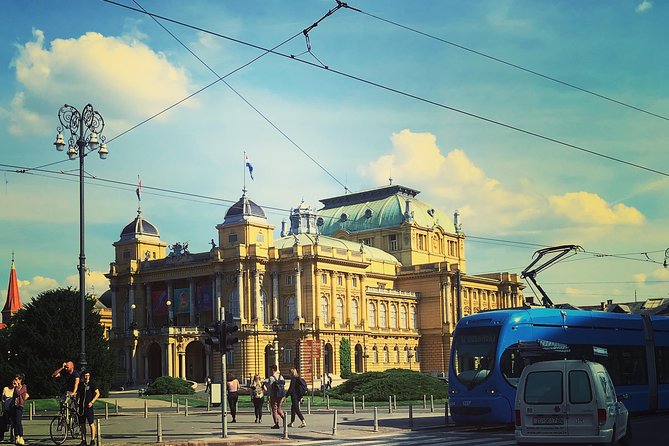 Discover and fall in love with Zagreb - private walking tour - Dolac Market: a quick hit of local food life