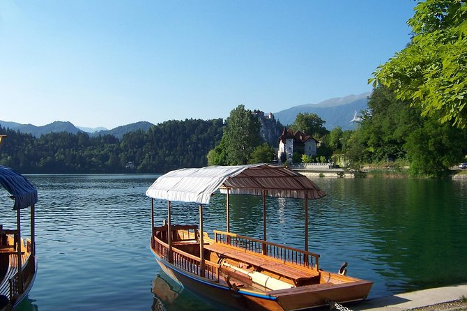 Discover Slovenia: Ljubljana & Bled Lake from Zagreb - Pletna ride to the island: the classic Bled moment