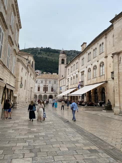 Discover the Old Town of Dubrovnik - Through the oldest neighborhood to the Old Port