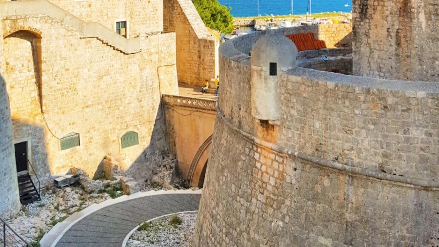 Dubrovnik: 1.5-Hour Guided Old Town Walking Tour - Outside the Walls First: Fort Lovrijenac and Bokar