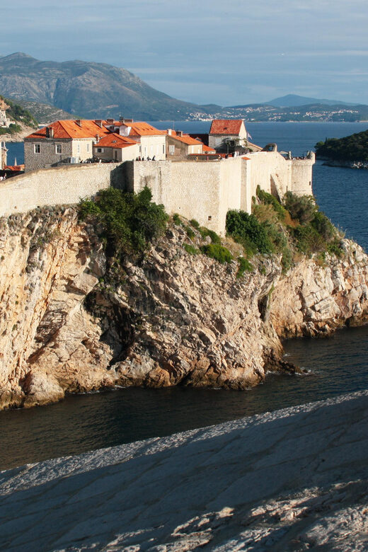 Dubrovnik: 2h Private Game of Thrones Walking Tour - Meeting at Amerling Fountain near Pile Gate: how you start strong