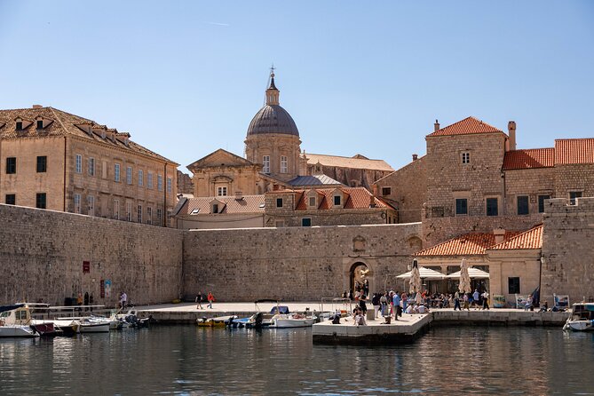 Dubrovnik 45-Minute Boat Tour Around Old Town Walls - From Ribarnica to the walls: how you get the best sea-level angles