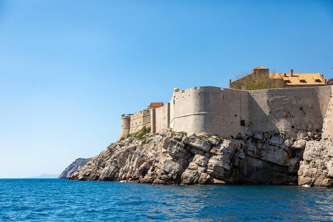 Dubrovnik 45-Minute Boat Tour Around Old Town Walls - Small-boat realities: comfort, cleanliness, and other passengers