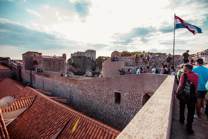 Dubrovnik: Ancient City Walls & Wars Walking Tour - Practical route notes: stairs, heat, shade, and pace