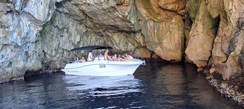 Dubrovnik: Blue Cave, Green Cave & Sunj Beach Speedboat Tour - Getting started: Lapadska obala pier and a quick safety briefing