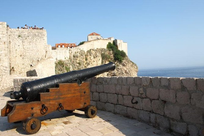 Dubrovnik City Walls Tour for Early Birds or Sunset Chasers - Dubrovnik City Walls circuit: what to expect on the walk