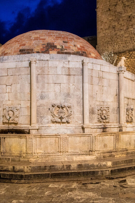 Dubrovnik: Dark tales of the Old Town - Starting at Velika Onofrijeva fontana: getting your bearings fast