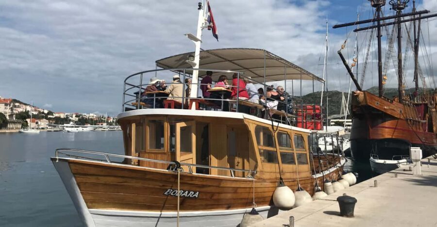 Dubrovnik: Elaphiti Islands Boat Cruise with Lunch & Drinks - Dubrovnik’s dock and the two-boat setup (Lapadska Obala 5)