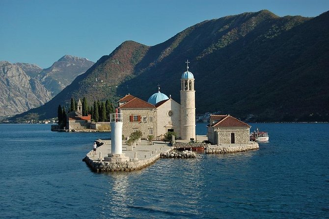 Dubrovnik Food, Wine & History Tour - Small-Group Experience - Family-run eateries for your real meal (appetizer to main)