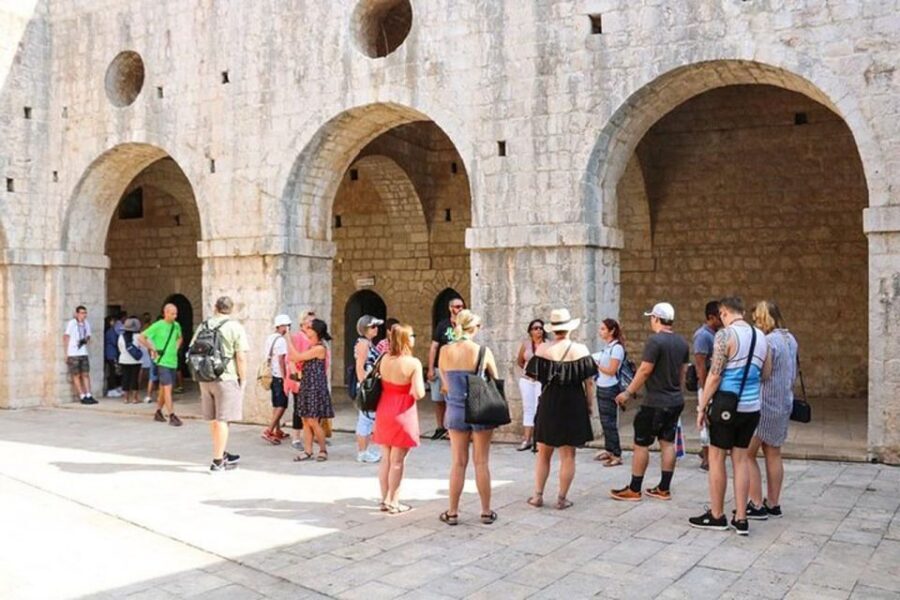 Dubrovnik: Game of Thrones and City Walls Walking Tour - Climbing the Dubrovnik city walls for Blackwater Bay views