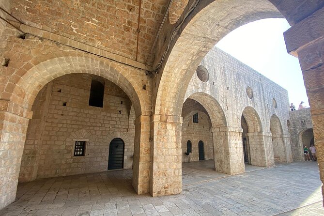Dubrovnik Game Of Thrones self-guided tour with mobile app - Starting at Dubrovnik West Harbour: forts, views, and a strong opening