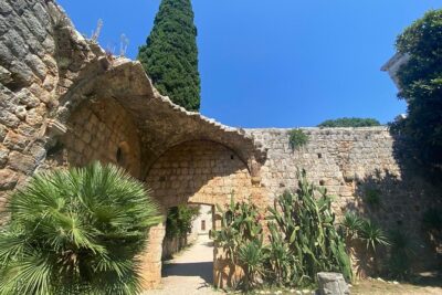 Dubrovnik Game Of Thrones self-guided tour with mobile app - Finding the King’s Landing entry gate and the show symbolism