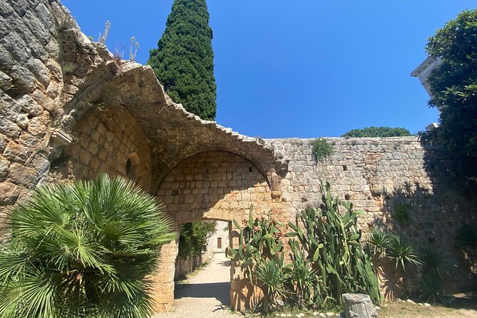 Dubrovnik Game Of Thrones self-guided tour with mobile app - Finding the King’s Landing entry gate and the show symbolism