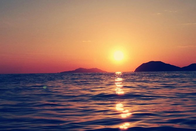 Dubrovnik: Golden Hour Sunset Cruise with Drinks - Onboard vibe: Wi‑Fi, drinks, and what to expect from the crew